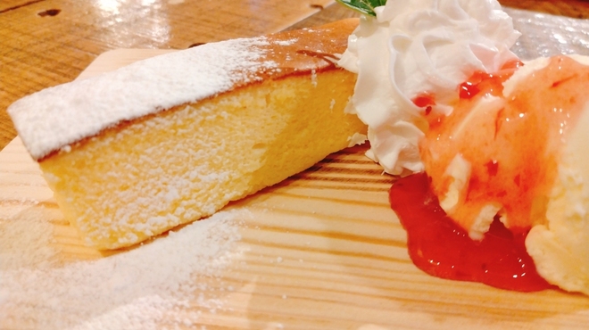 イチバンチョウバル - 料理写真:【夜カフェ限定】しっとりチーズケーキ５５０円