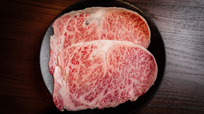 黒毛和牛焼肉 白か黒 - メイン写真: