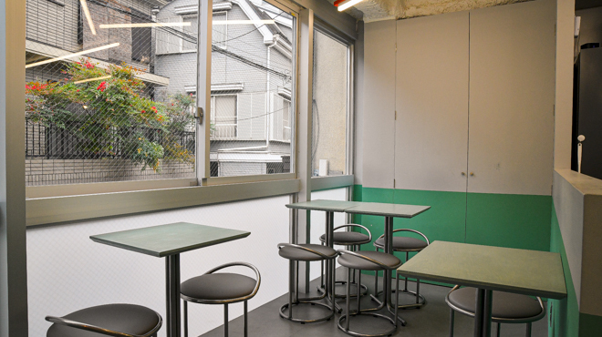 シーシートーキョー - メイン写真:テーブル席1