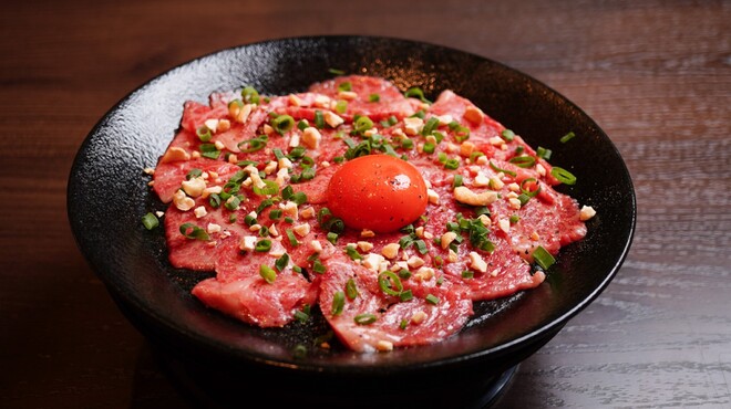 黒毛和牛焼肉 白か黒 - メイン写真: