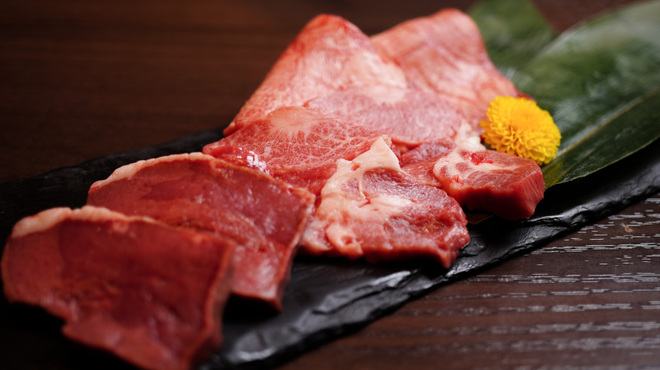 黒毛和牛焼肉 白か黒 - メイン写真:
