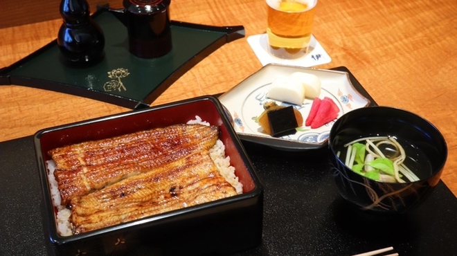 日本橋 鰻 伊勢定 蓮 - 料理写真:■鰻重膳　蓮華　¥9.900
  ・鰻重（国内産活鰻使用）
  ・肝吸い
  ・香の物