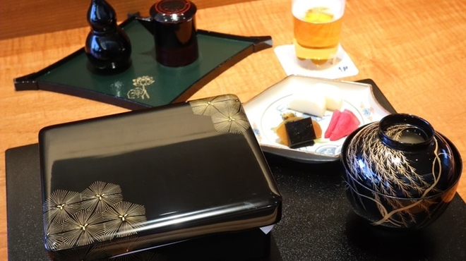 日本橋 鰻 伊勢定 蓮 - 料理写真:■鰻重膳　蓮華　¥9.900
  ・鰻重（国内産活鰻使用）
  ・肝吸い
  ・香の物