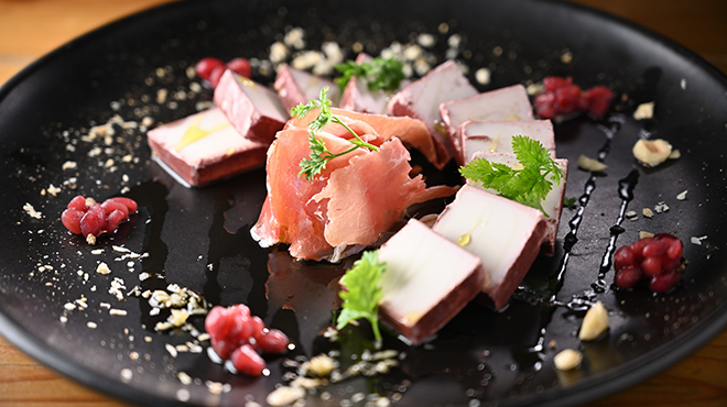 kitchen maroyaka waltz - 料理写真:クリームチーズのハチミツ赤ワインマリネ～プロシュートを添えて～