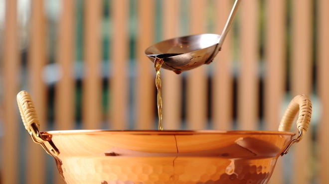 山長弥栄 - メイン写真:出汁と銅鍋