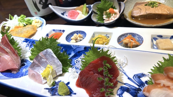魚料理 渋三吉成 - メイン写真: