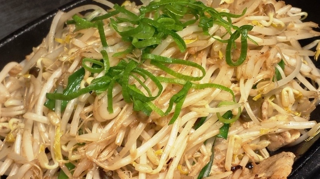 Hiroshima Okonomiyaki Teppanyaki Kurahashi - 料理写真:おつまみが充実しているのでお酒もすすみます！