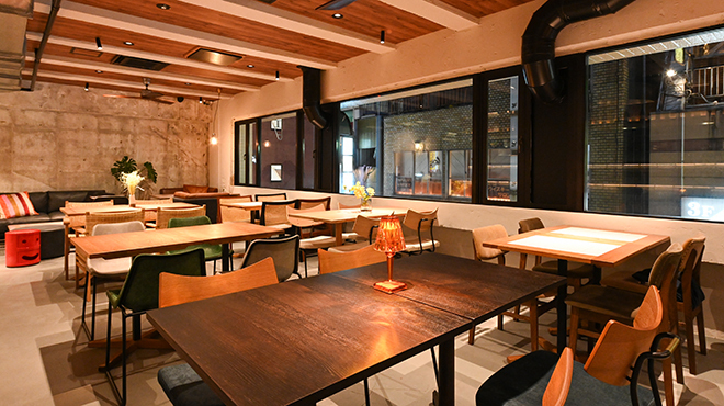 BISTRO CHURA - メイン写真:テーブル席