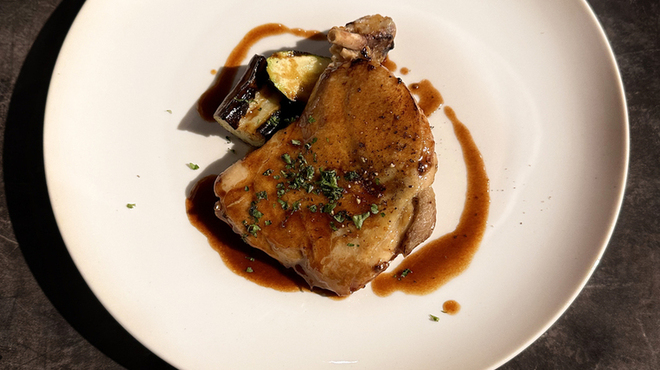 ブラッスリータイユ - 料理写真:鶏もも肉のコンフィ