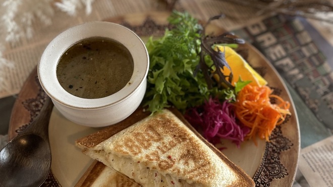 カフェ ダイニング バー ラフ - メイン写真: