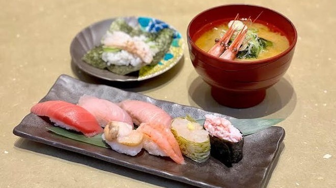 北陸金沢回転寿司 のとめぐり - メイン写真: