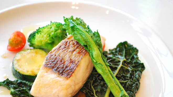 DINING ROOM IN THE MAIKO - 料理写真:海と山に囲まれた食材の宝庫、地元神戸の食材をシンプルな手法で