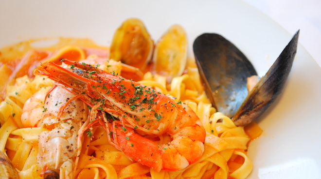 DINING ROOM IN THE MAIKO - 料理写真:自家製レシピのパスタと旬の食材が共演する自慢のパスタ