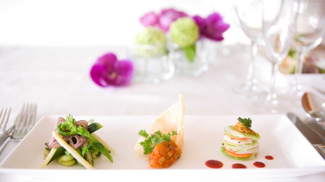 DINING ROOM IN THE MAIKO - 料理写真:味はもちろんのこと、目でも楽しむことのできる色とりどりの一皿