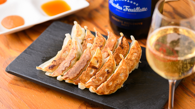 スタンドシャン食 Osaka北新地 Champagne & GYOZA BAR - メイン写真: