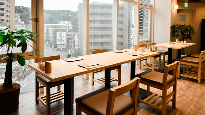Yakitori Tamawa - メイン写真:最大12名様までテーブルでご案内できます