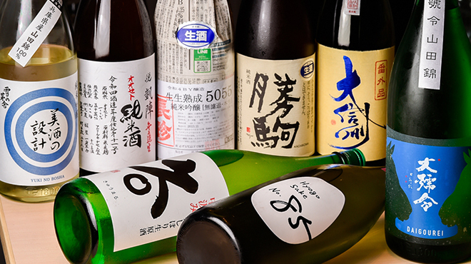 焼鳥 玉わ - メイン写真:全国各地の純米酒を中心とした日本酒を取り揃えております