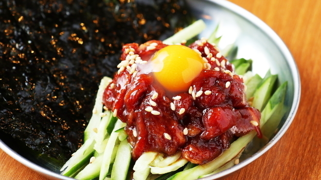 大衆焼肉酒場 焼肉ホルモン 十番 - メイン写真:肉ユッケ
