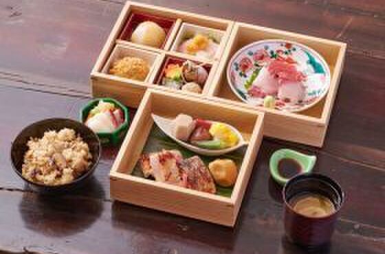 酒と二十四節気料理 きのえね omoya - 料理写真:三段重