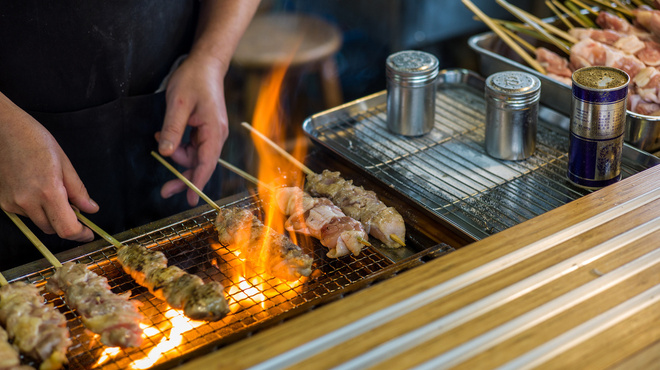 Nikuzushi Yakitori Tabehoudai Koshitsu Izakaya Waiwai Toukyou Shinjukuten - メイン写真: