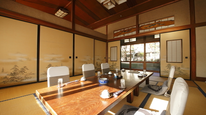 Kourakuen - 内観写真:“料亭部”と“一般のお席”。シーンに合った食事ができます
