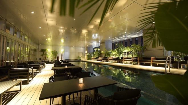 Poolside Restaurant WaterHole - メイン写真: