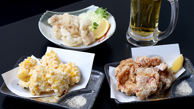 Buzz - メイン写真:揚げ物_カラアゲ、ホルモンのカラアゲ、とうもろこしの天ぷら