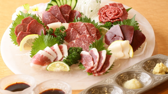 馬肉専門店　虎桜 - メイン写真:
