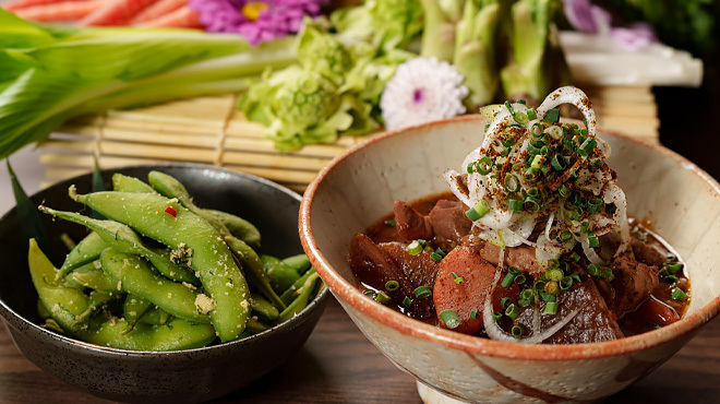 壽司居酒屋 龍 - 淺醃毛豆與內臟燉煮，搭配時令蔬菜