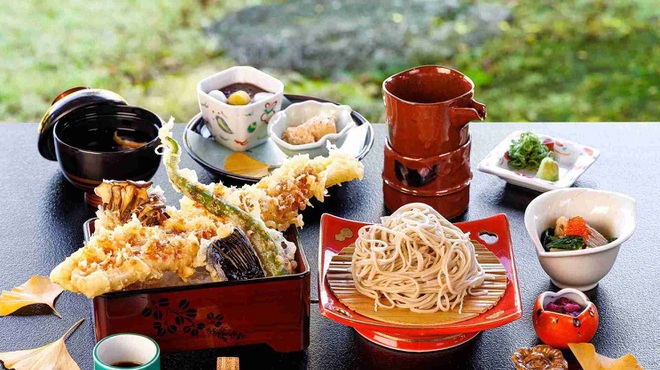 Soba Kihinkan - 料理写真:活〆穴子天重御膳