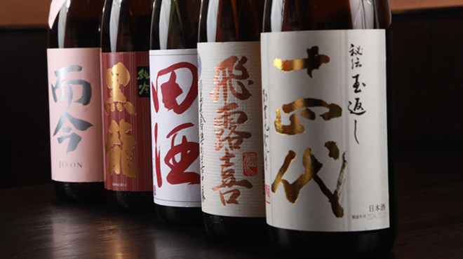 もつ鍋らく - メイン写真:日本酒ボトル