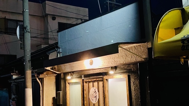 鉄板 尾川 - 外観写真:店舗入り口部、店上看板