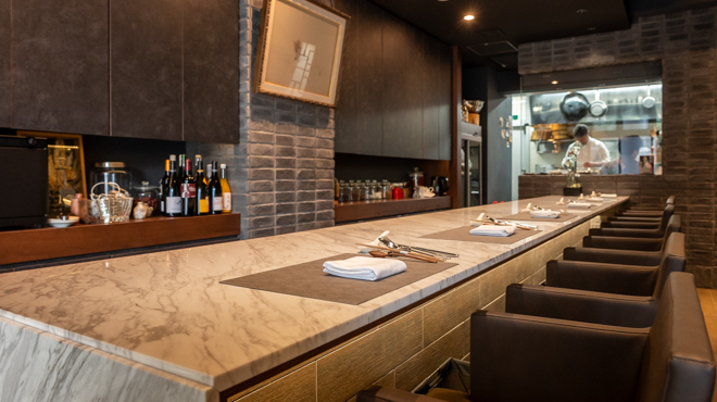 ON the TABLE CHINESE - 内観写真:シェフが見えるカウンター