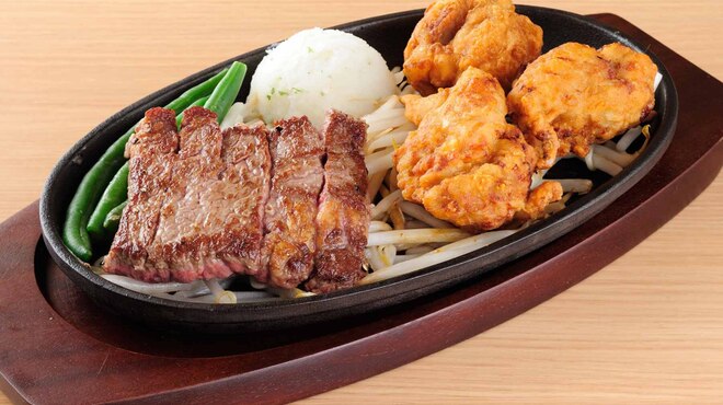 ステーキファイブと寿司六 - 料理写真:ステーキコンビ（唐揚げ）