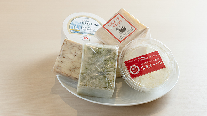 En34 - メイン写真:日本全国からの色々なタイプの国産チーズ