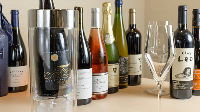 En34 - メイン写真:日本ワインと海外の日本人生産者さん達のワイン色々用意してます