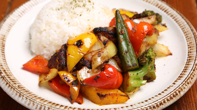 とこなつ家 - メイン写真:夏野菜のマサラチキンカレー