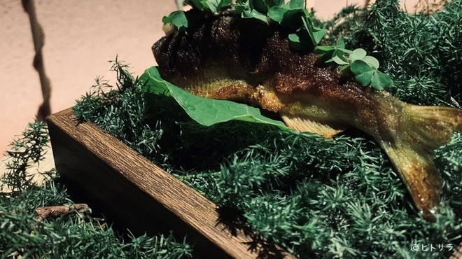Arkua - 料理写真:素材の旨みを存分に味わえる『鮎の骨焼きと肝』