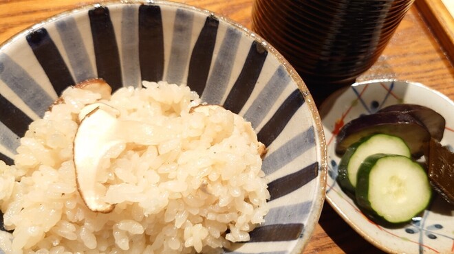 元町 井おか - 料理写真:夜のコース　季節の炊き込み土鍋ご飯