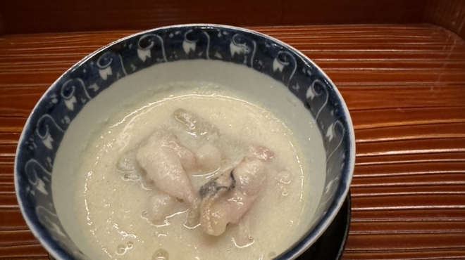 懐石 円相 - 料理写真:大蛤の風味を新玉ねぎが抱き込み、蕗のとうのほろ苦さと対比される