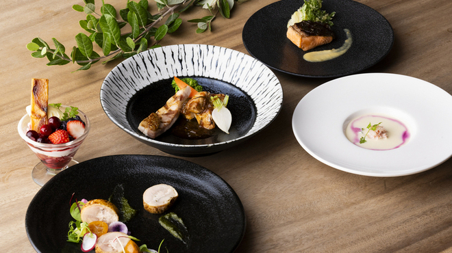 DINING & BAR LAVAROCK - メイン写真: