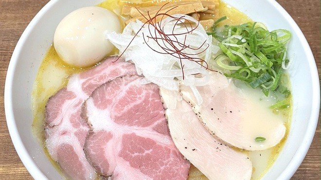 Torisoba ・ Karaagesenmontenramenebisu - 料理写真:「特製鶏そば」上質な和出汁と濃厚鶏白湯を合わせた黄金比率のWスープ。どことなく懐かしい味わいでこっさりでもあっさりでもない、こっさりスープ。