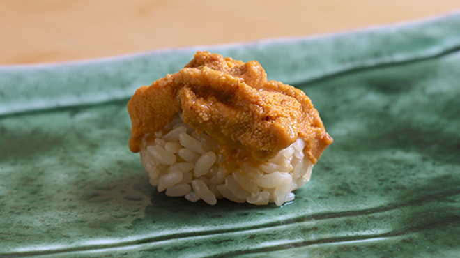 鮨 栄美古 - 料理写真:握り（ウニ）