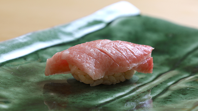 鮨 栄美古 - 料理写真:握り（マグロ）