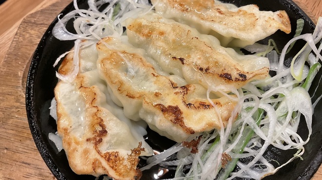 松竹梅 - 料理写真:鉄板餃子