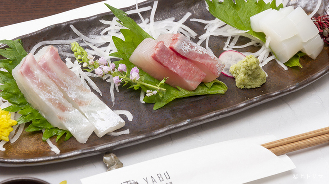 Yabu Sake To Sakana To Ikina Mise - 料理写真:地元明石の魚のお造り