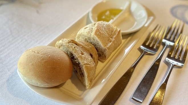 リアス バイ ココチャ - 料理写真:パン3種