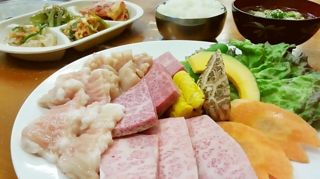 玉一 - 料理写真:上焼肉セット