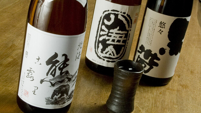 北の海手箱 風 - 料理写真:厳選された地酒と焼酎の数々