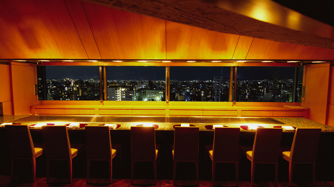 鉄板焼 ときわ - 内観写真:カウンターからの夜景